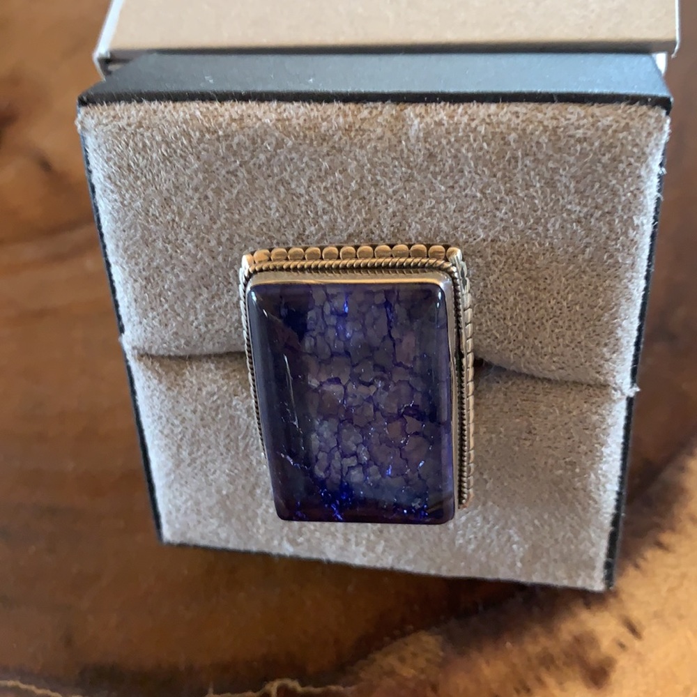 Gorgeous Sterling Silver Blue Stone Ring. Size 7